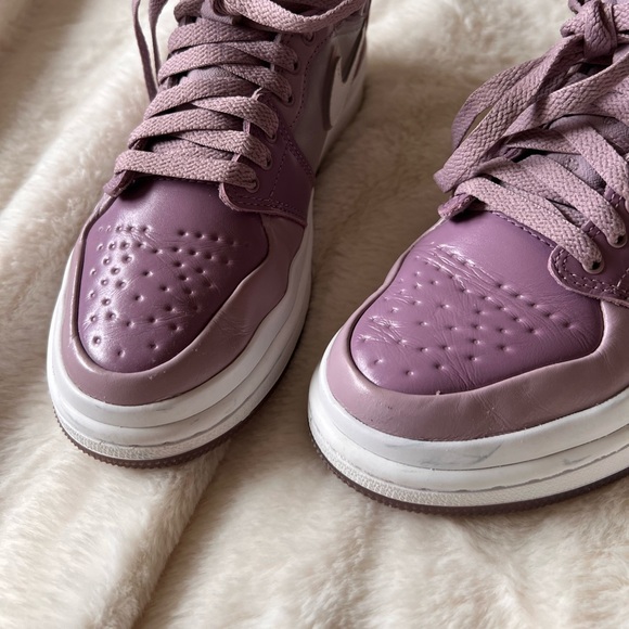 Women’s Air Jordan 1’s Acclimate - Picture 4 of 6